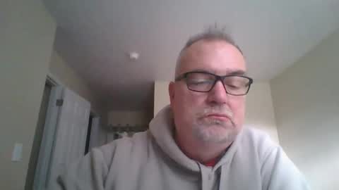 Snapshot of thickwhiteload chatting on 10.23.25 thickwhiteload online show from 10.23.25