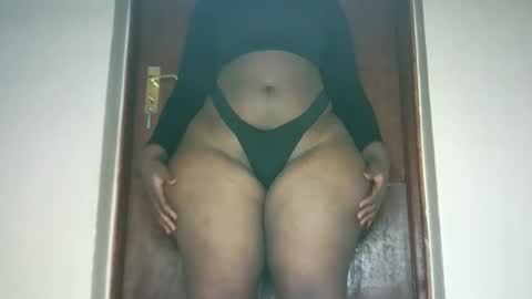 Snapshot of thickybabe_05 chatting on 02.19.25 thickybabe_05 online show from 02.19.25