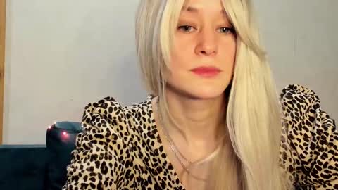 Snapshot of thief_of_hearts_ chatting on 02.25.25 thief_of_hearts_ online show from 02.25.25