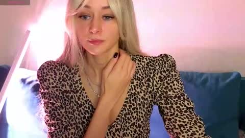 Snapshot of thief_of_hearts_ chatting on 09.17.25 thief_of_hearts_ online show from 09.17.25