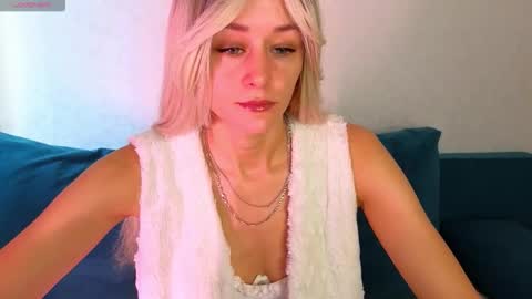 Snapshot of thief_of_hearts_ chatting on 09.19.25 thief_of_hearts_ online show from 09.19.25