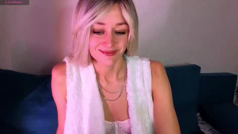 Snapshot of thief_of_hearts_ chatting on 09.21.25 thief_of_hearts_ online show from 09.21.25