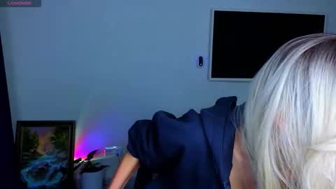 Snapshot of thief_of_hearts_ chatting on 10.26.25 thief_of_hearts_ online show from 10.26.25