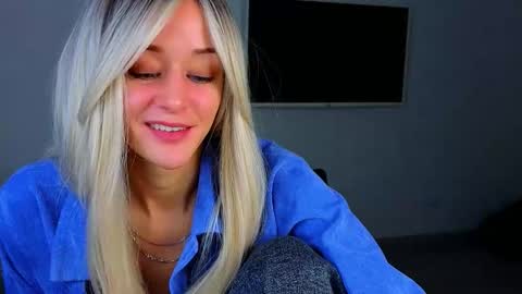 Snapshot of thief_of_hearts_ chatting on 10.28.25 thief_of_hearts_ online show from 10.28.25