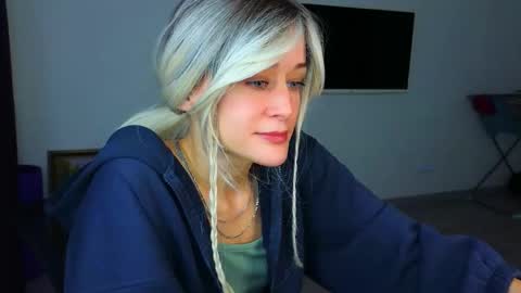 Snapshot of thief_of_hearts_ chatting on 11.19.25 thief_of_hearts_ online show from 11.19.25