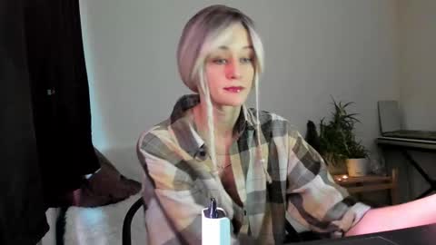 Snapshot of thief_of_hearts_ chatting on 11.28.25 thief_of_hearts_ online show from 11.28.25