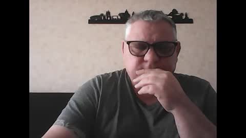 Snapshot of thierrysymp chatting on 02.04.25 Thierrysymp online show from 02.04.25