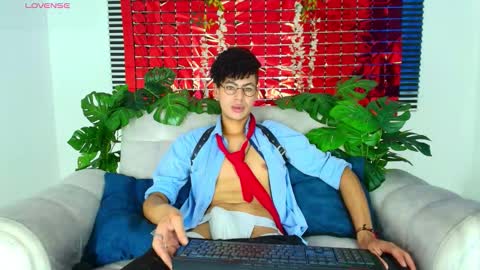 Snapshot of thiiagosaeenz chatting on 02.28.26 Thiago Saenzz online show from 02.28.26