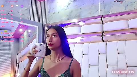 Snapshot of thin_eva chatting on 01.24.25 Eva online show from 01.24.25