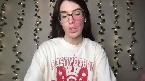 Snapshot of thistlefernsby chatting on 11.09.25 thistlefernsby online show from 11.09.25