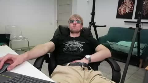 Snapshot of thomas_brons chatting on 06.26.26 THOMAS BRONS online show from 06.26.26
