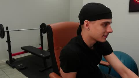 Snapshot of thomas_brons chatting on 07.04.26 THOMAS BRONS online show from 07.04.26