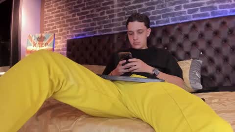 Snapshot of thomas_may4rs chatting on 01.28.25 ---Thomas--- online show from 01.28.25