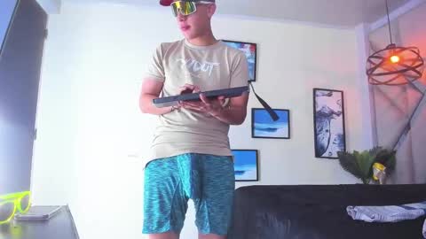 Snapshot of thomas_may4rs chatting on 02.19.25 ---Thomas--- online show from 02.19.25