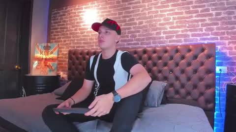 Snapshot of thomas_may4rs chatting on 02.20.25 ---Thomas--- online show from 02.20.25