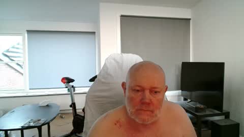 thomash32 online show from 09.09.25