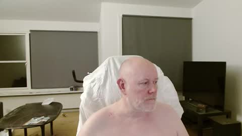 thomash32 online show from 09.11.25