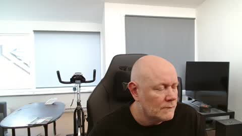 thomash32 online show from 09.17.25