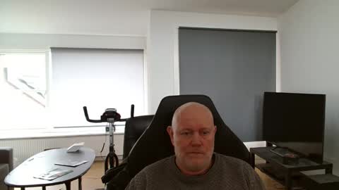 thomash32 online show from 10.15.25