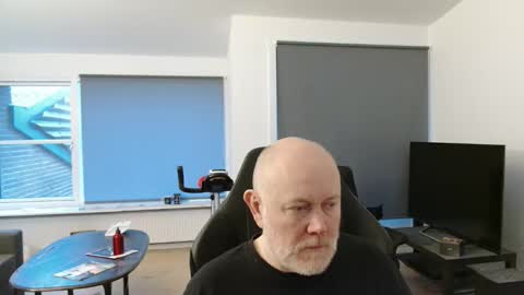 thomash32 online show from 10.24.25