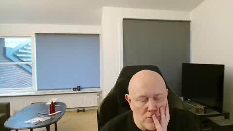 thomash32 online show from 10.29.25