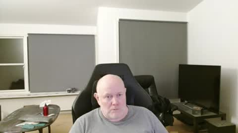 thomash32 online show from 11.04.25