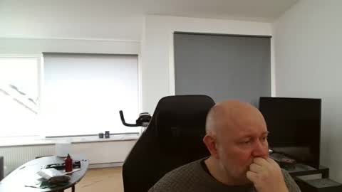 thomash32 online show from 11.10.25