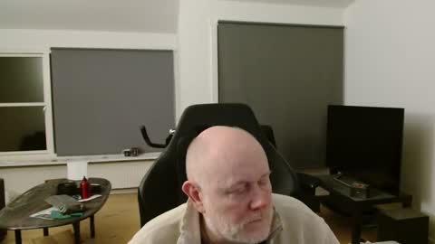 thomash32 online show from 11.14.25