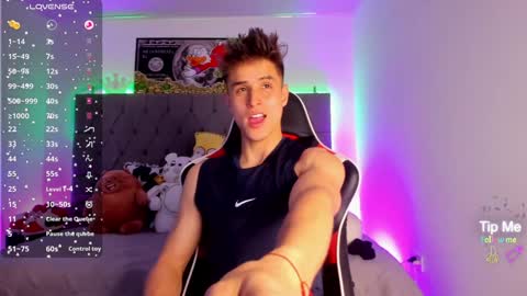 Snapshot of thomklein chatting on 01.22.25 Thom Klein online show from 01.22.25