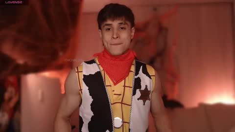 Snapshot of thomklein chatting on 10.30.25 Thom Klein online show from 10.30.25