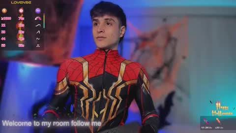 Snapshot of thomklein chatting on 11.01.25 Thom Klein online show from 11.01.25