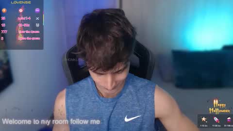 Snapshot of thomklein chatting on 11.05.25 Thom Klein online show from 11.05.25