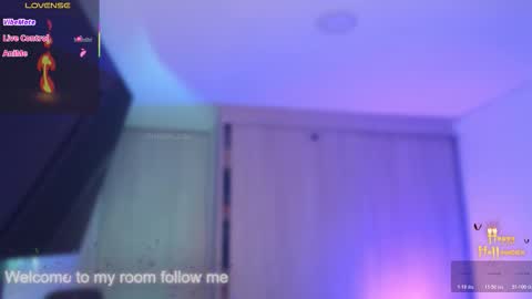 Snapshot of thomklein chatting on 11.06.25 Thom Klein online show from 11.06.25