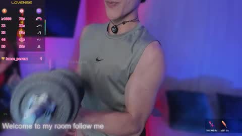 Snapshot of thomklein chatting on 11.10.25 Thom Klein online show from 11.10.25