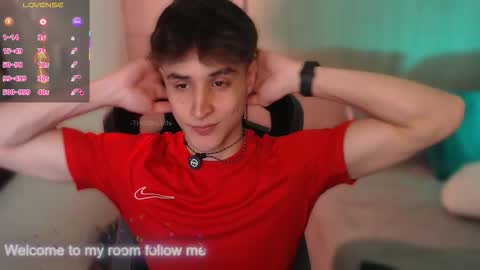 Snapshot of thomklein chatting on 11.11.25 Thom Klein online show from 11.11.25