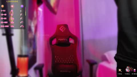 Snapshot of thomklein chatting on 11.19.25 Thom Klein online show from 11.19.25