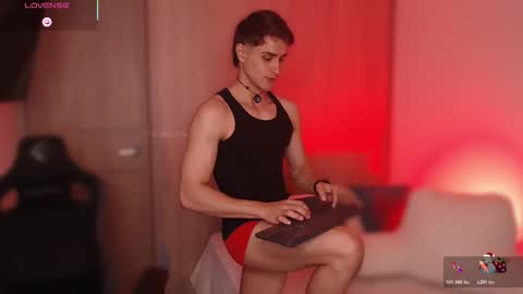 Snapshot of thomklein chatting on 11.29.25 Thom Klein online show from 11.29.25