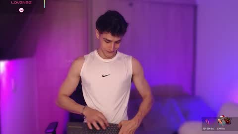 Snapshot of thomklein chatting on 12.01.25 Thom Klein online show from 12.01.25