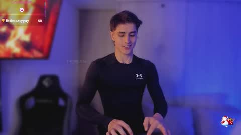 Snapshot of thomklein chatting on 12.02.25 Thom Klein online show from 12.02.25