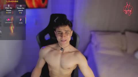 Snapshot of thomklein chatting on 02.13.26 Thom Klein online show from 02.13.26