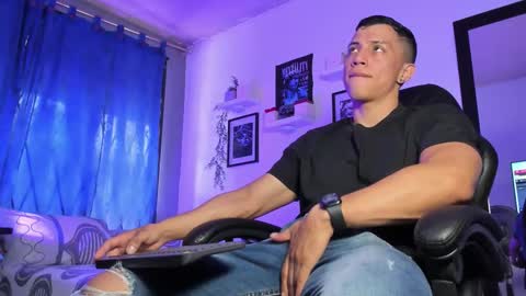 Snapshot of thomsevery chatting on 10.11.25 Thoms Every online show from 10.11.25