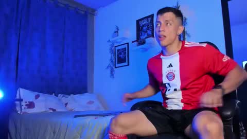 Snapshot of thomsevery chatting on 10.31.25 Thoms Every online show from 10.31.25