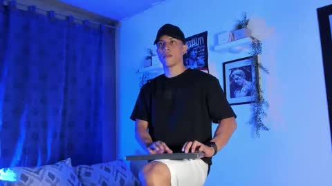 Snapshot of thomsevery chatting on 11.26.25 Thoms Every online show from 11.26.25