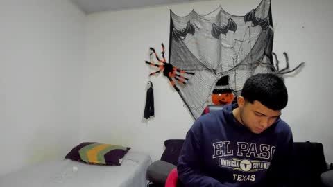 thomson_hot01 online show from 10.31.25