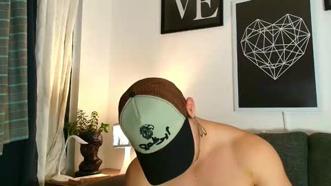 Snapshot of thomylov chatting on 03.20.26 thomylov online show from 03.20.26
