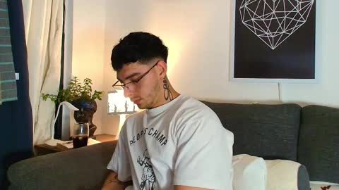 Snapshot of thomylov chatting on 03.21.26 thomylov online show from 03.21.26