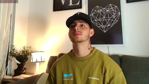Snapshot of thomylov chatting on 03.28.26 thomylov online show from 03.28.26