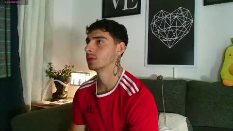 Snapshot of thomylov chatting on 04.03.26 thomylov online show from 04.03.26