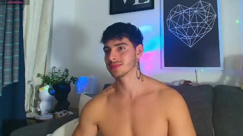 Snapshot of thomylov chatting on 04.10.26 thomylov online show from 04.10.26