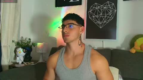 Snapshot of thomylov chatting on 04.12.26 thomylov online show from 04.12.26